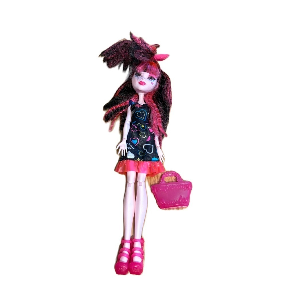 MONSTER HIGH ELECTRIFIED HAIR
RAISING GHOULS DRACULAURA
2015 Mattel Doll Purse